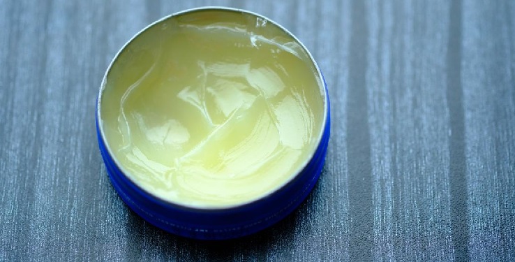 The Most Effective Benefits of Petroleum Jelly on Hair | Oshwa Sounds